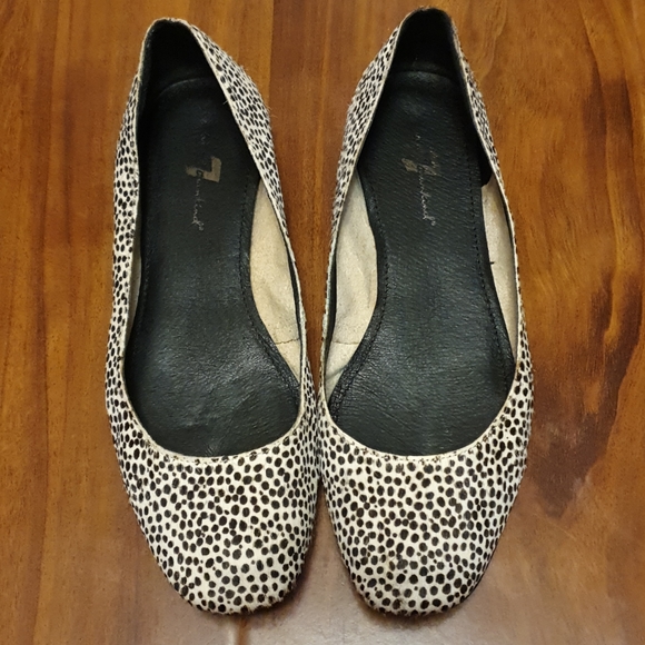 Authentic! 7 For All Mankind Addison Flats, in original box, sz 5.5 - Picture 2 of 6